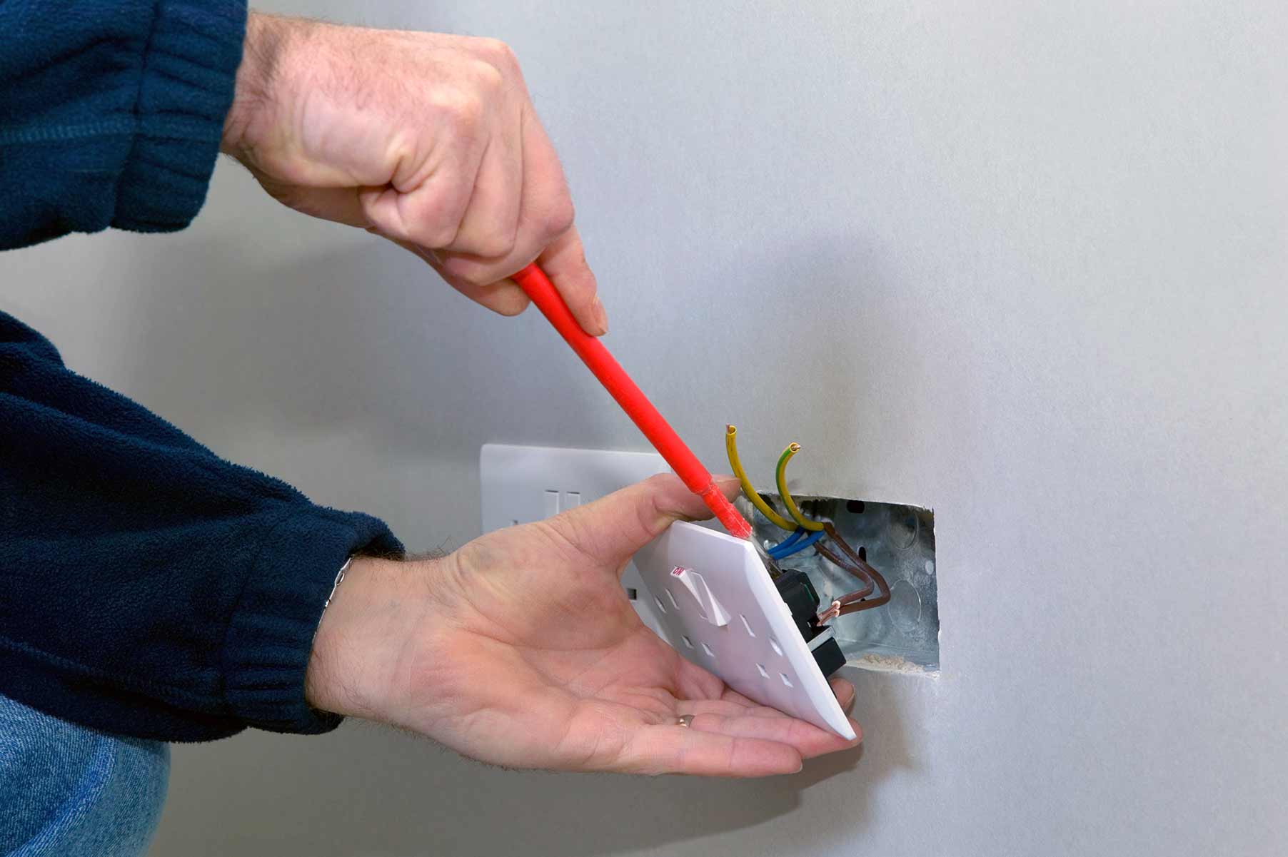 Our electricians can install plug sockets for domestic and commercial proeprties in Wivenhoe and the local area. 